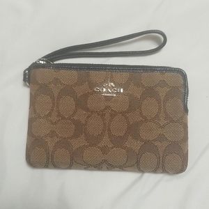 COACH CORNER ZIP WRISTLET